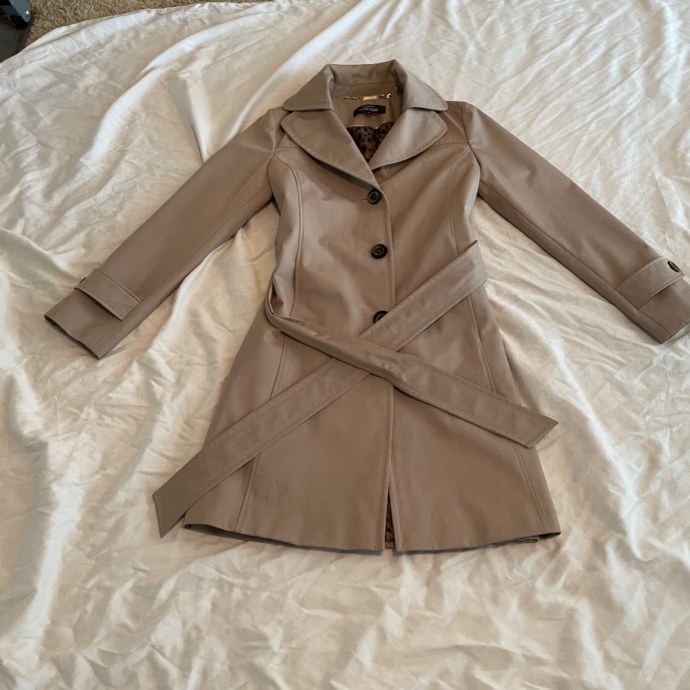 Ellen Tracy Trench